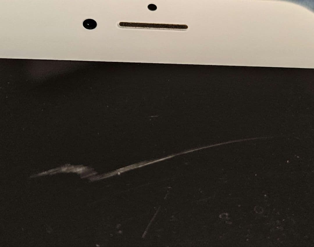 iPhone 8 64GB ホワイト SIMフリー バッテリー100%【傷あり】