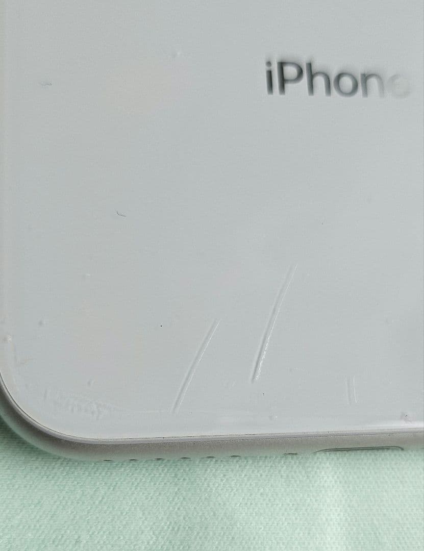 iPhone 8 64GB ホワイト SIMフリー バッテリー100%【傷あり】