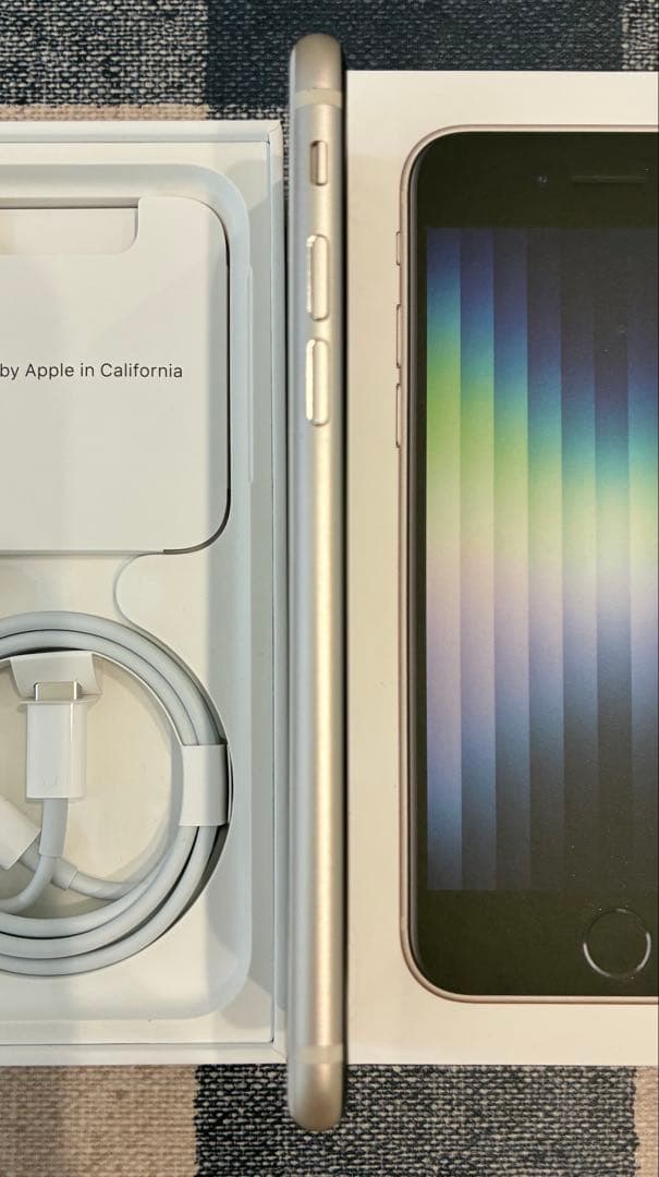 【美品】Apple iPhone SE (第3世代) スターライト64GB