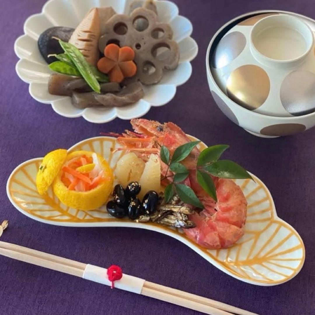 【新品】【大人気】有田焼幸楽窯　錦白金松葉形前菜皿3枚セット　縁起物