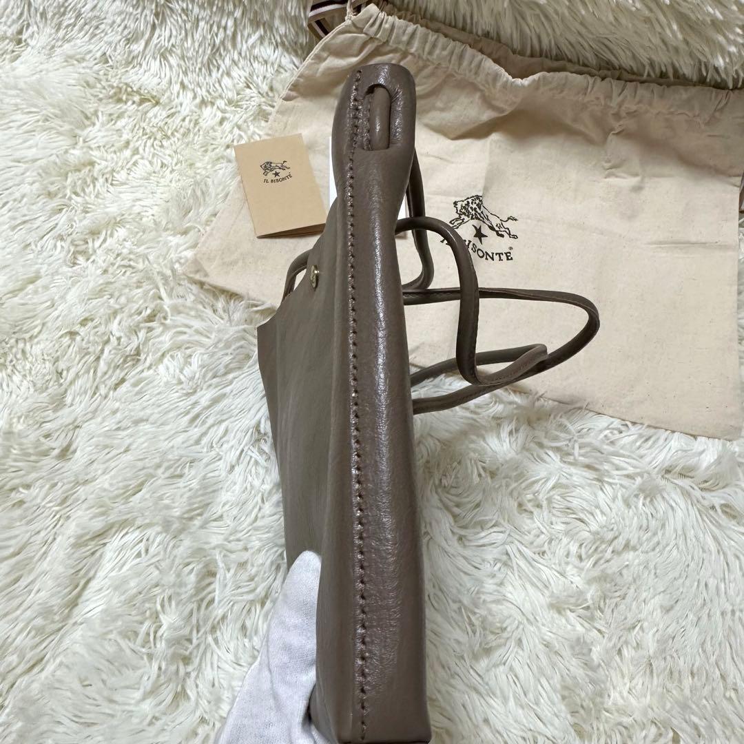 未使用に近いイルビゾンテ　クロスボディバッグ グレージュ保存袋付定価36,300