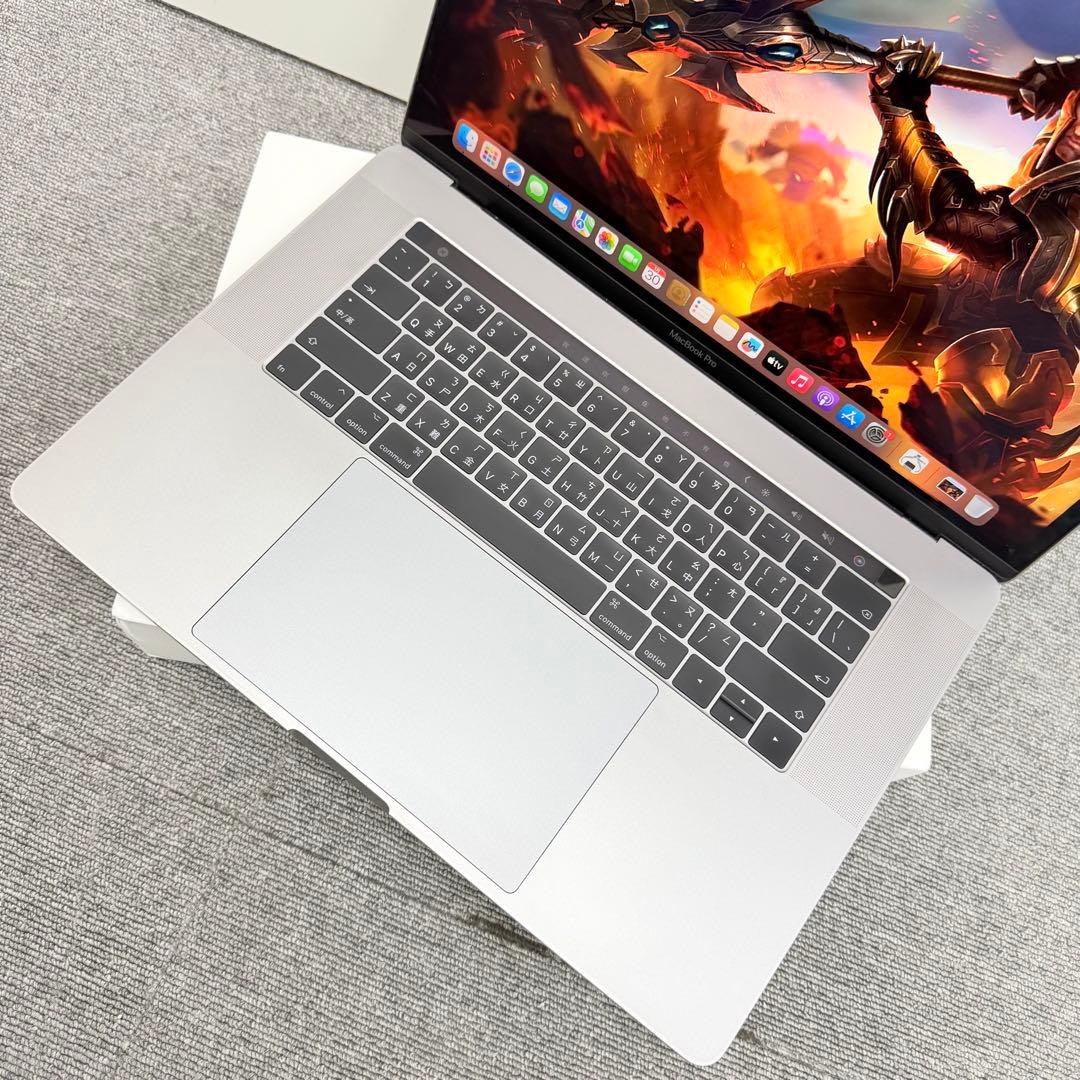 MacBook Pro 2017 15インチ 16GB / 256GB