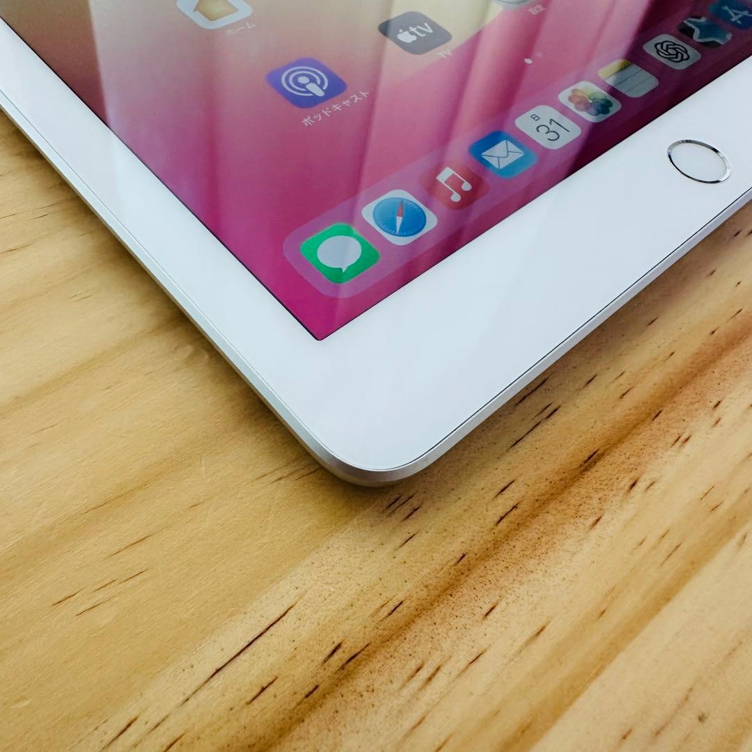 液晶無傷♪ iPad 6th 第六世代 32GB WIFI 新品キーボード付き♪