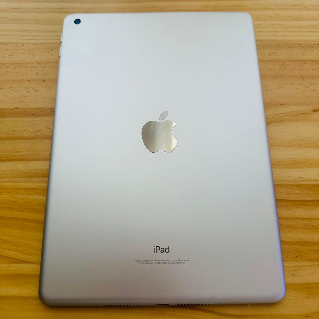 液晶無傷♪ iPad 6th 第六世代 32GB WIFI 新品キーボード付き♪