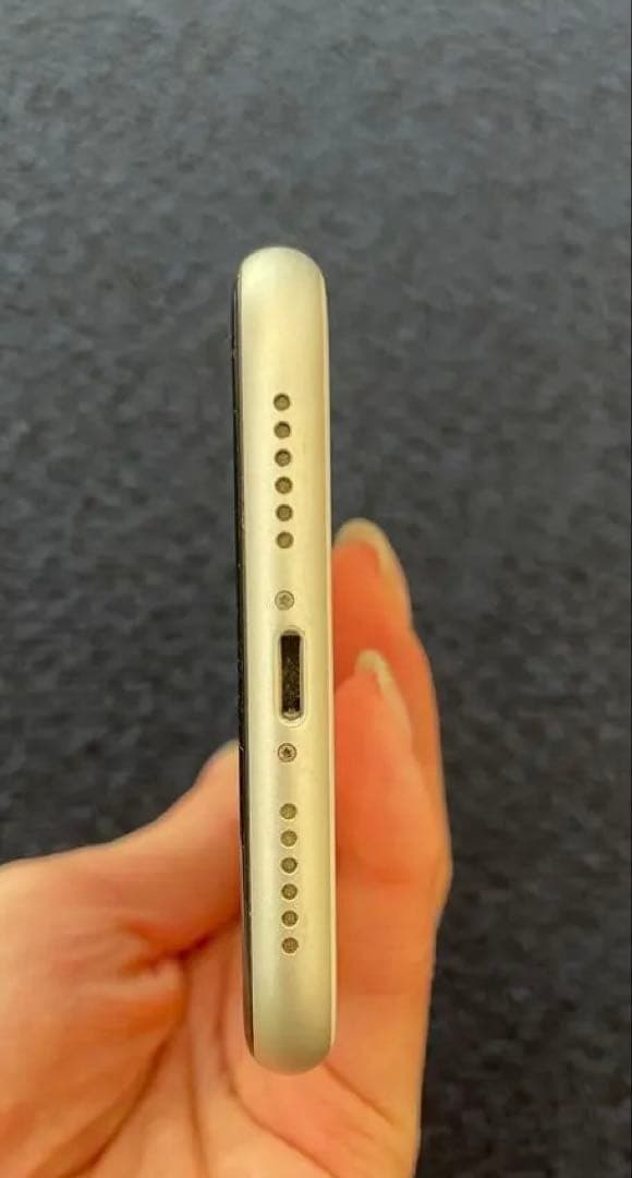 【美品】iPhone11 本体 ホワイト SIMフリー