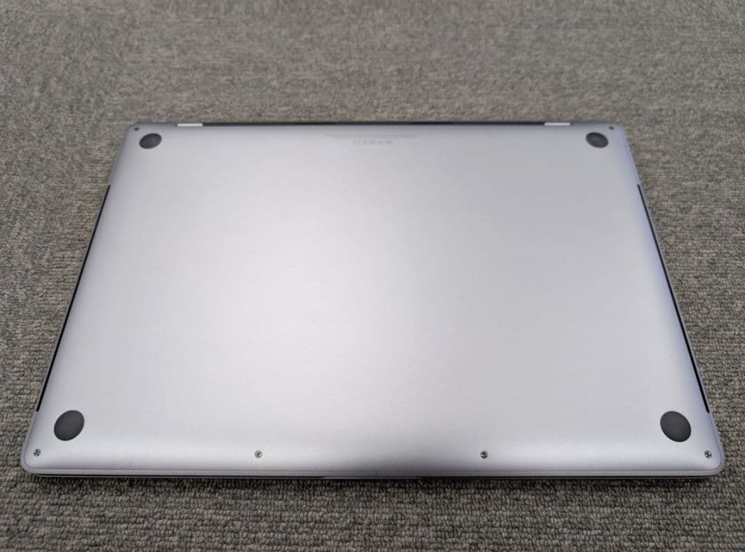 MacBook Pro 15インチ 本体　Mid2018