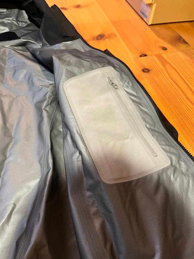 正規品タグ付き新品　アークテリクス　ベータジャケット　XS