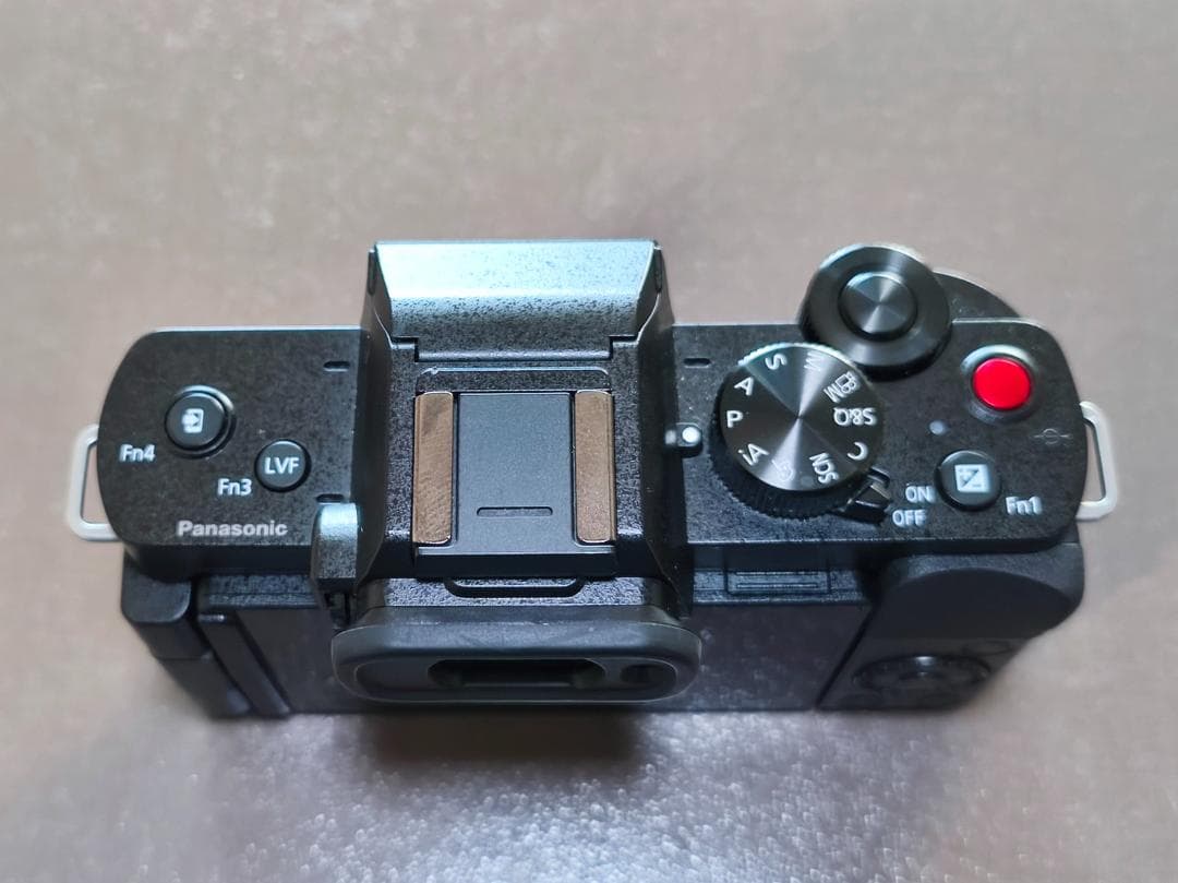 LUMIX ミラーレス一眼（G100D：中古) 超美品です。