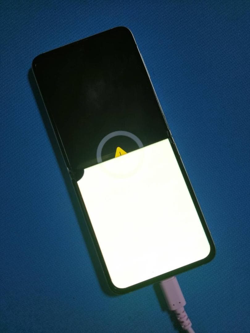 【通電確認済】Galaxy Z Flip3 5G ジャンク 液晶割れ 部品取り用