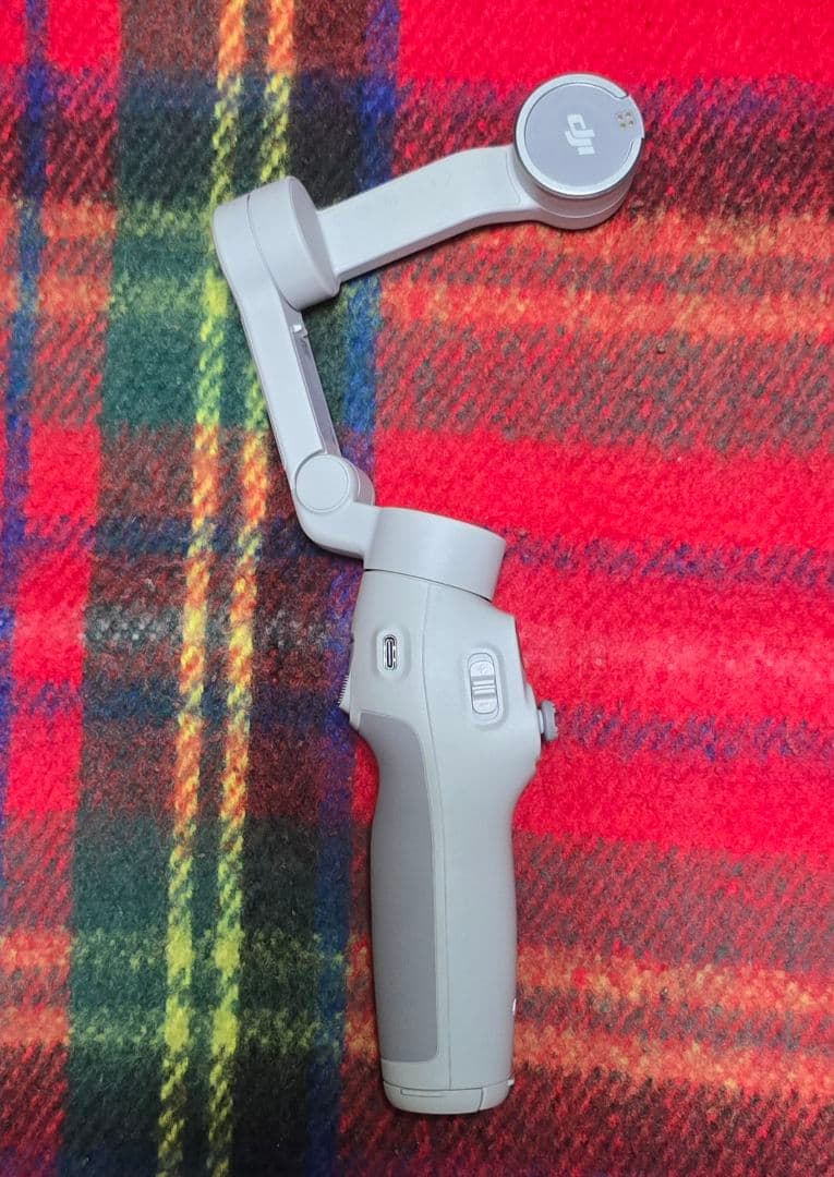 新製品 DJI Osmo Mobile 7 三脚内蔵 スマートフォンジンバル
