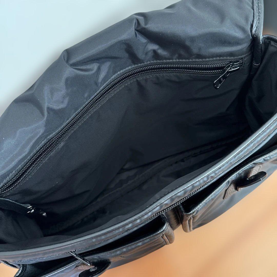 ハンティングワールド　メッセンジャーバッグ　ショルダーバッグ