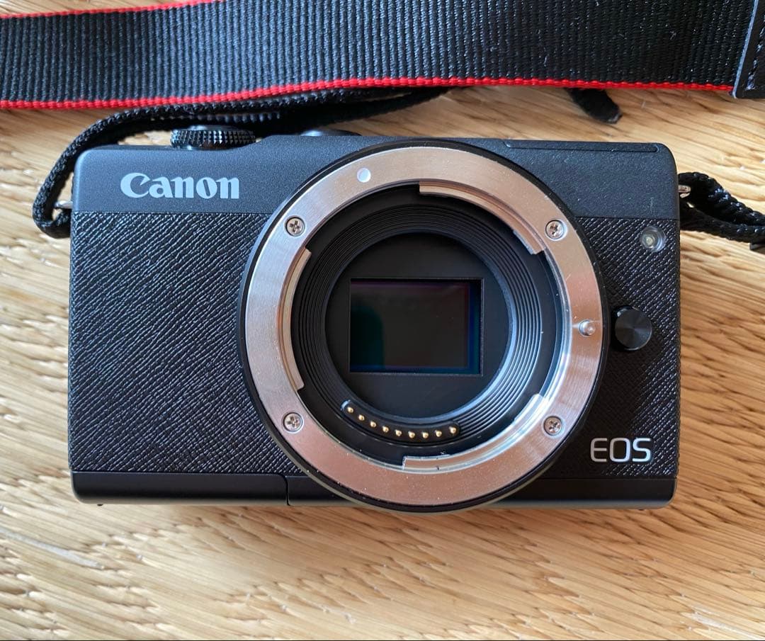Canon EOS M200 ミラーレスカメラ 15-45mmレンズ付