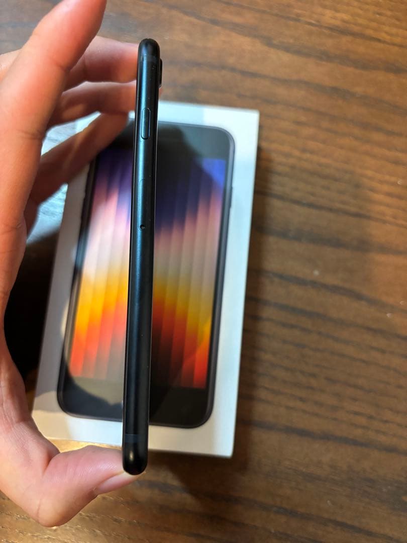 美品　Apple iPhone SE 第三世代 64GB ミッドナイト　本体