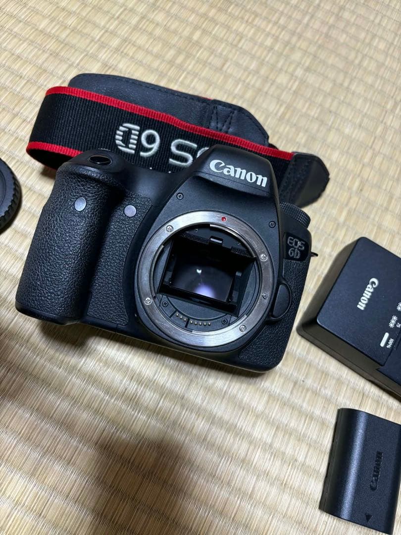 [最終価格] Canon EOS 6D 本体 + バッテリー2個 + 充電器