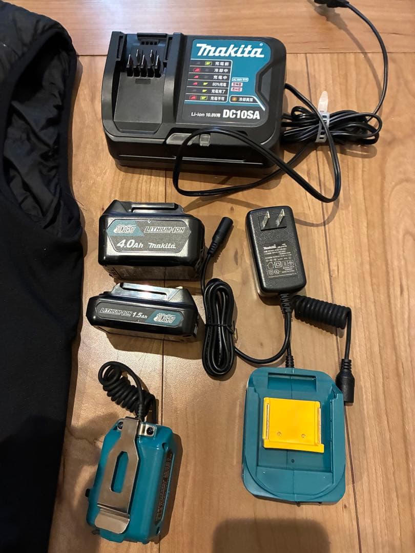 マキタ 充電式暖房ベスト CV201DZ Mサイズ　純正ケーブル、バッテリー✖️2