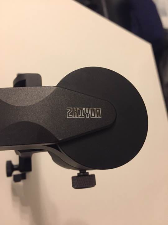 【傷なしケース付き】ジンバルスタビライザー Zhiyun Crane V2