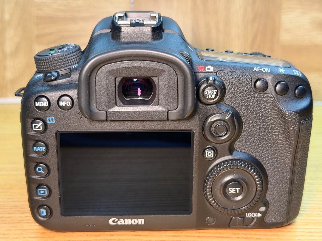 デジタルカメラ Canon EOS 7D Mark II + EF-S 17-55mm f2.8