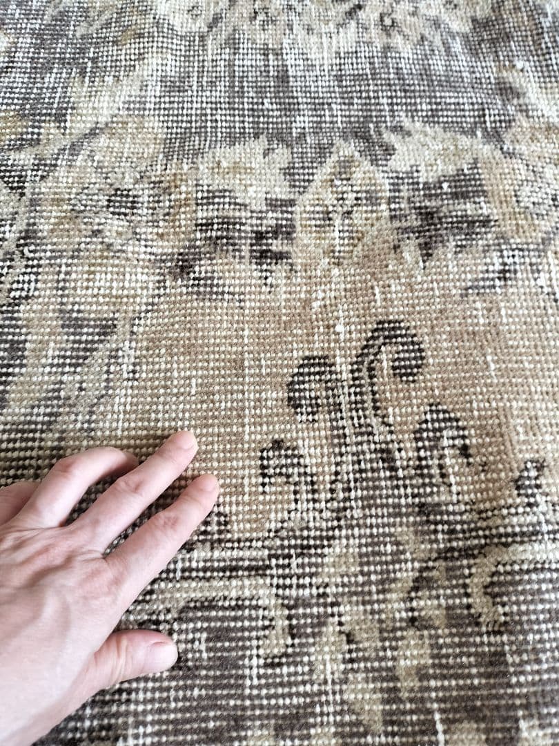 シャビーグレーとベージュ　ヴィンテージトルコラグ　石田ゆり子さんNo.673