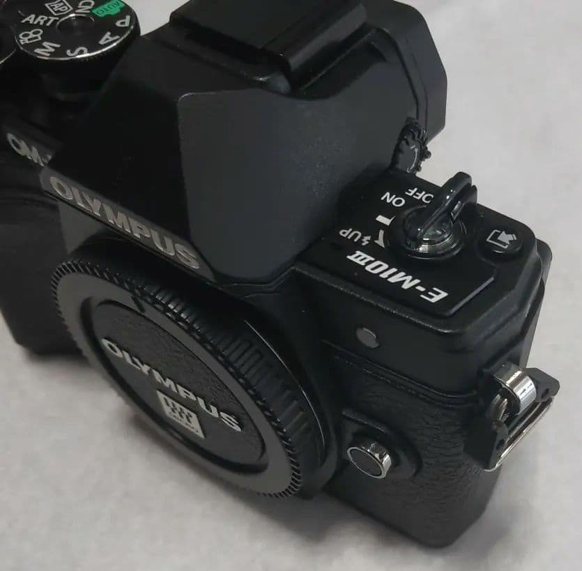 OLYMPUS OM-D E-M10 Mark3 本体(元箱、ストラップなど)