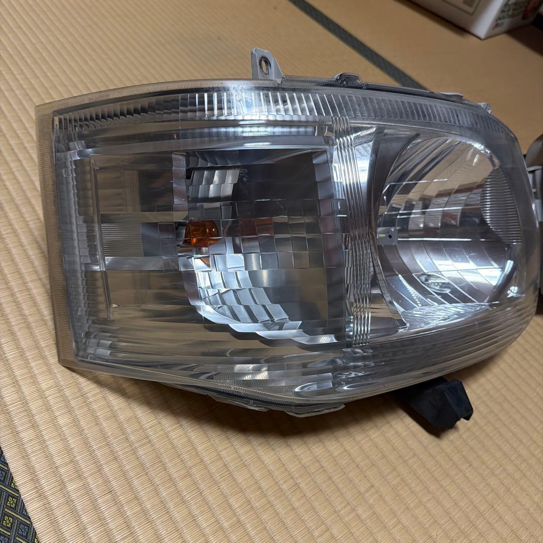 ハイエース3型ヘッドライト純正☆