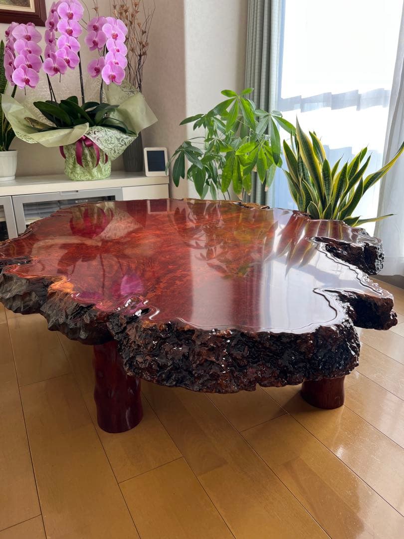 花梨一枚板　木製赤褐色座卓（自然形状）