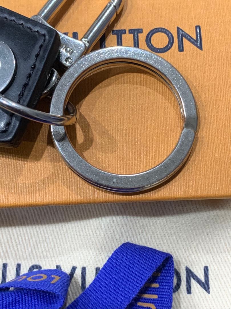 ルイヴィトン　キーリング　キーホルダー　アンシャッペ　モノグラム　黒