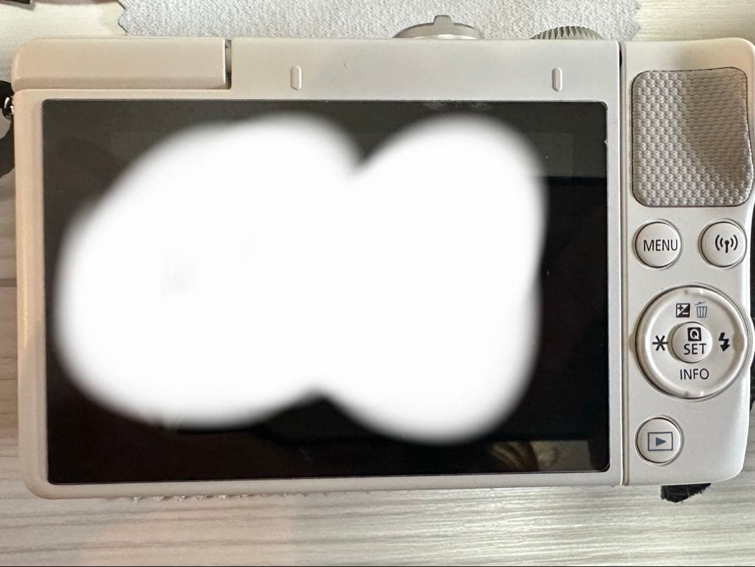 【美品】キャノン　EOS M100