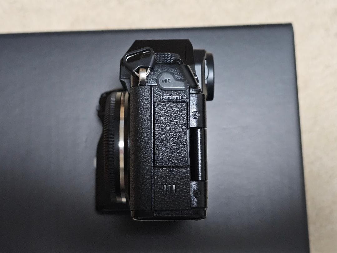【中古美品】FUJIFILM X-S10、XC35mmF2・純正レンズフード