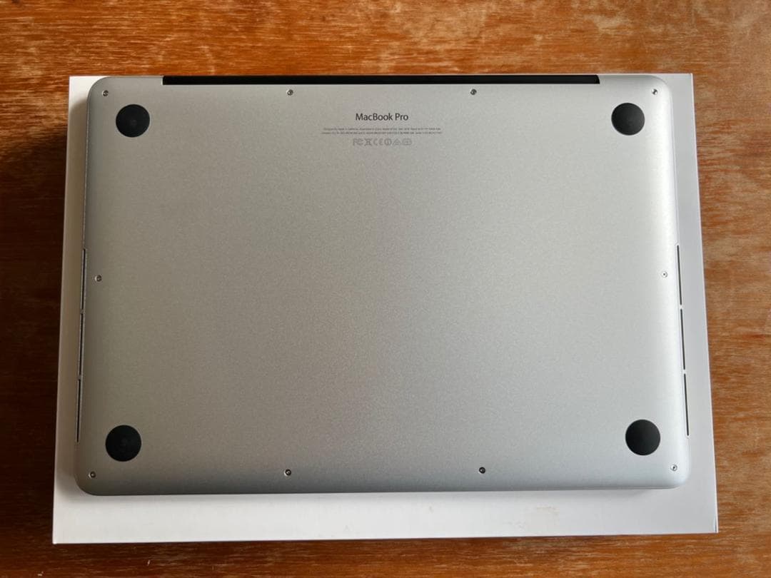 美品 MacBook PRO ME866J/A 13.3inch【おまけ付】