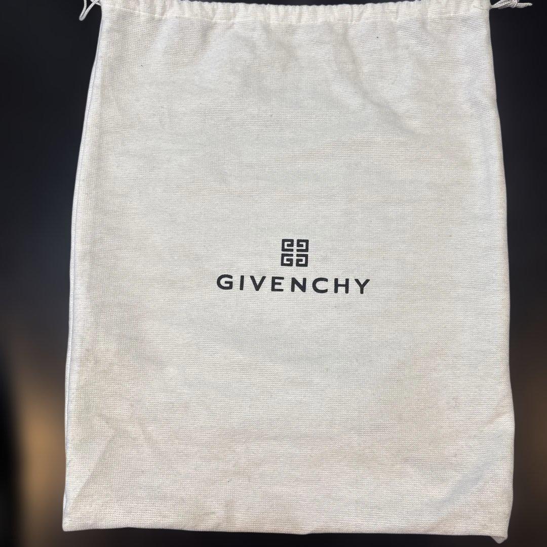 GIVENCHY ブラックレザー ショルダーバッグ