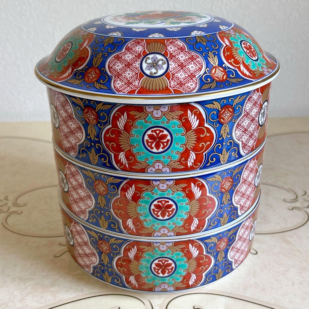 有田焼　西山窯　金彩古伊万里　三段重　蓋付き重ね鉢　お正月　おせち　色絵　重箱