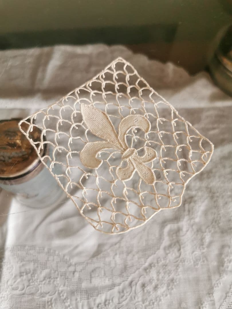 アンティーク ポワンドヴェニス フルール・ド・リス 騎士の百合紋 プチドイリー