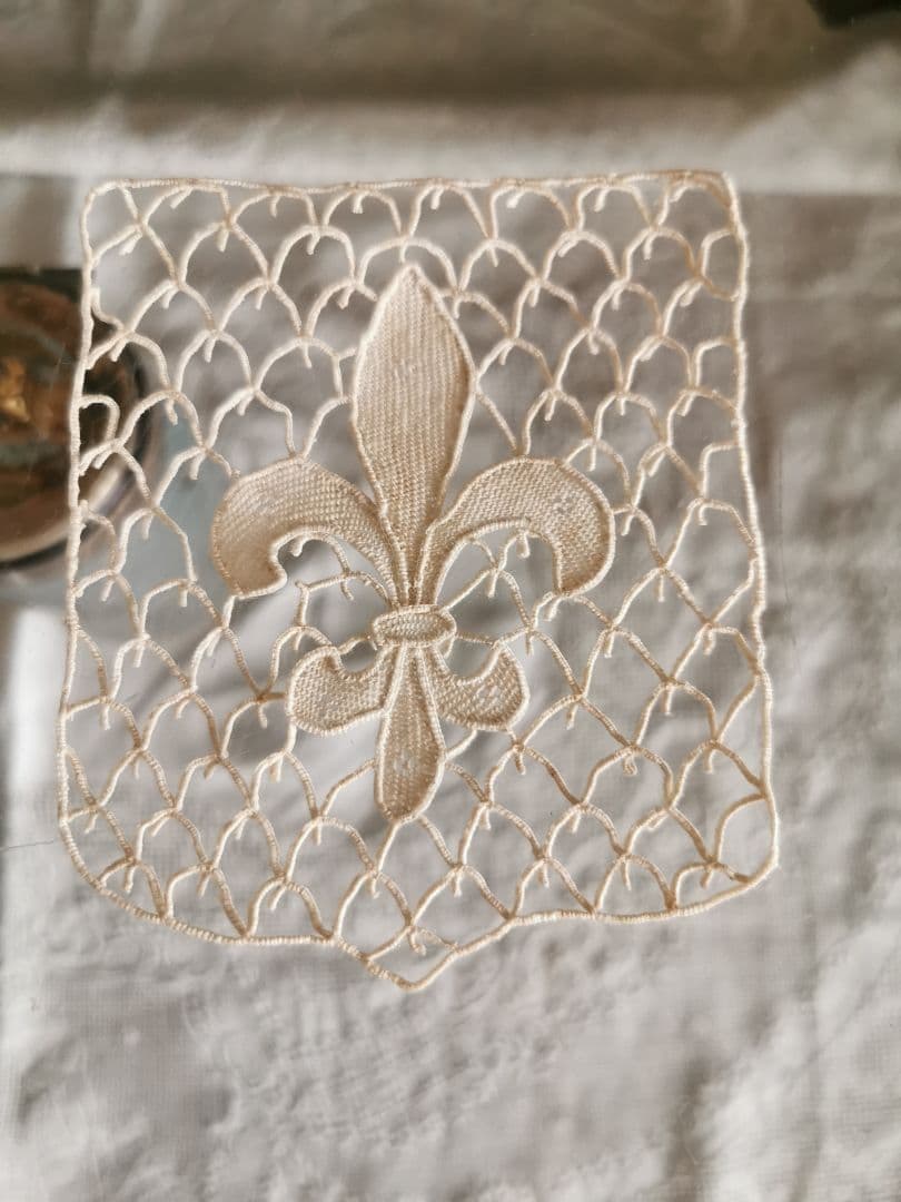 アンティーク ポワンドヴェニス フルール・ド・リス 騎士の百合紋 プチドイリー