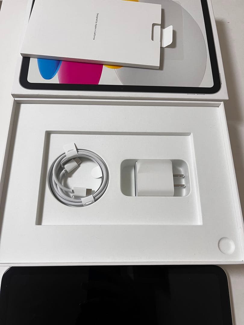 Apple Ipad 10世代 64GB [ほぼ新品] 強化ガラス付き