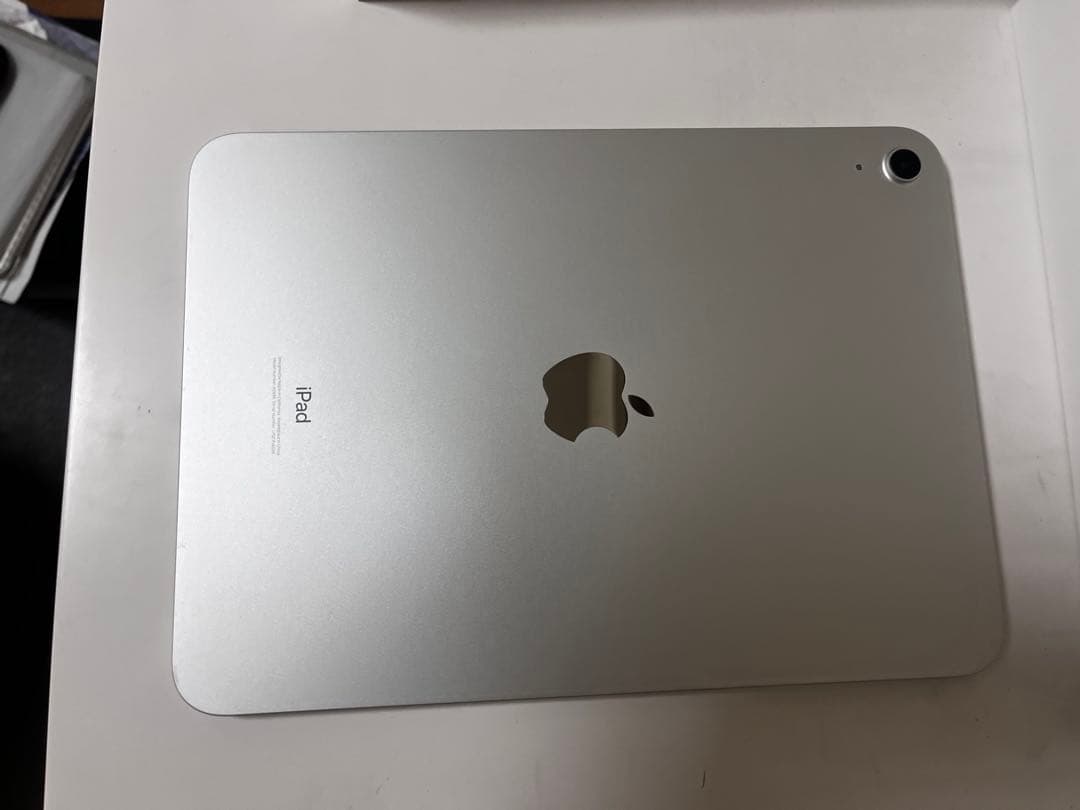 Apple Ipad 10世代 64GB [ほぼ新品] 強化ガラス付き