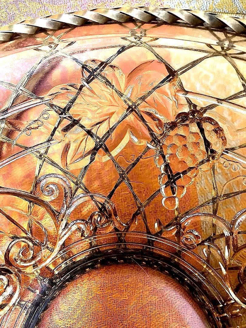 フルーツ皿　菓子皿　ガラス製　ぶどう柄　ヴィンテージ　アンティーク