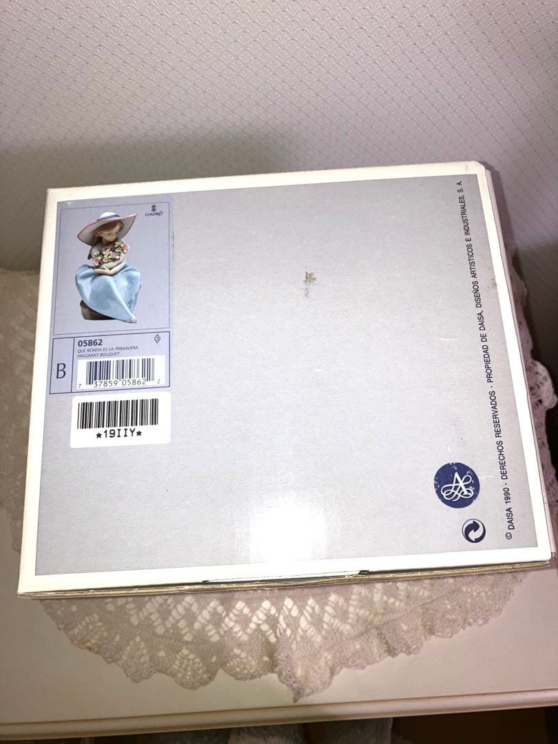 リヤドロ LLADRO 陶器人形 【花の香りにつつまれて】超美品