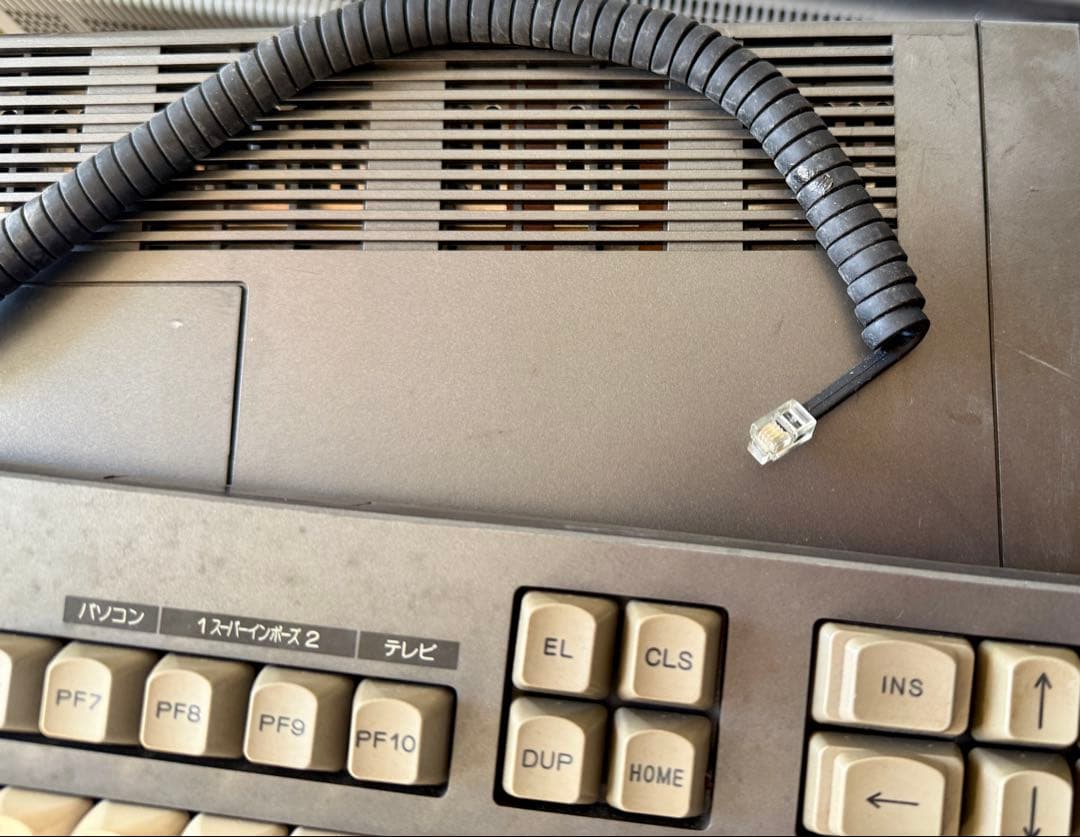 あ*い様 富士通　FUJITSU FM77AV-2 キーボード付き　通電確認ジャ