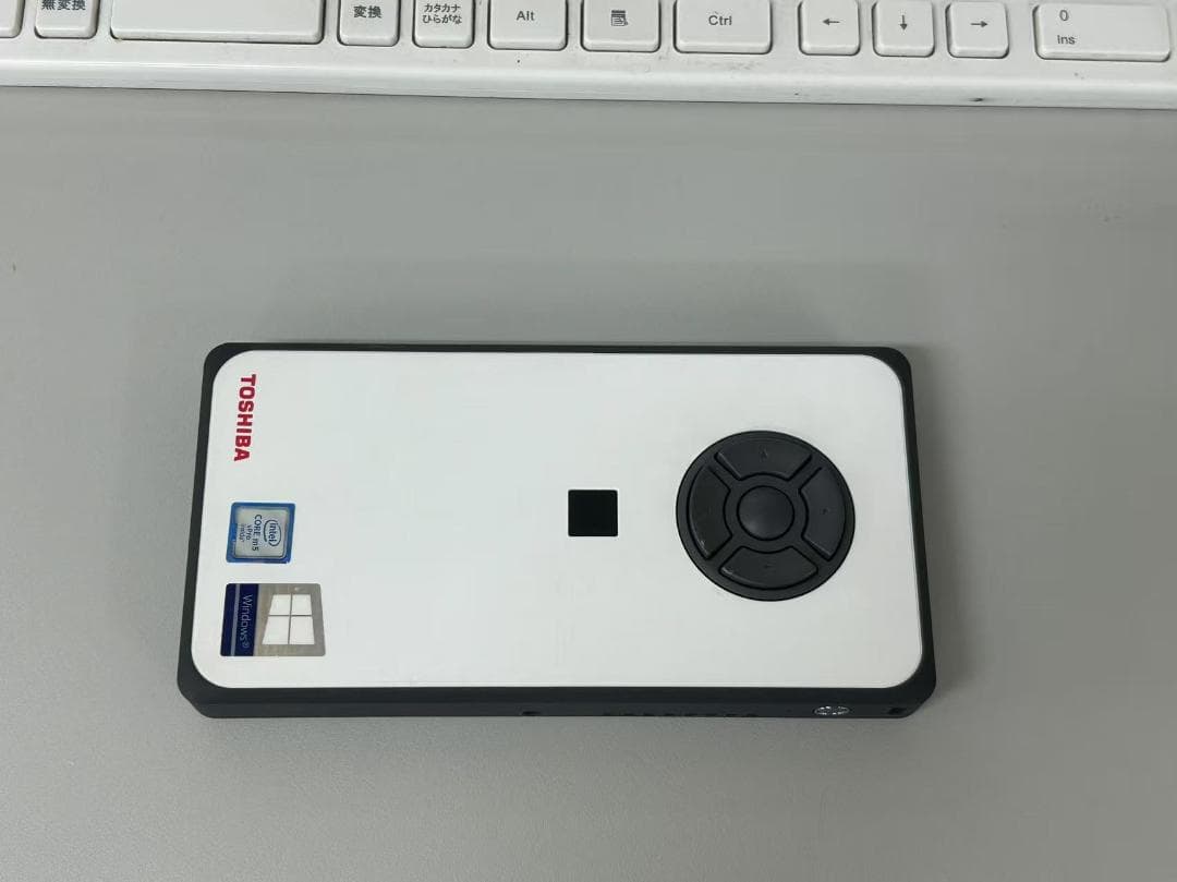 dynaEdge DE100/P m5-6y57 メモリ8GB/SSD256GB