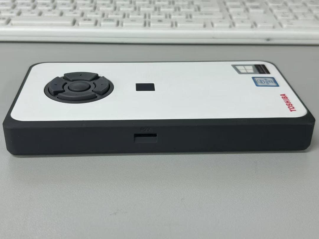 dynaEdge DE100/P m5-6y57 メモリ8GB/SSD256GB