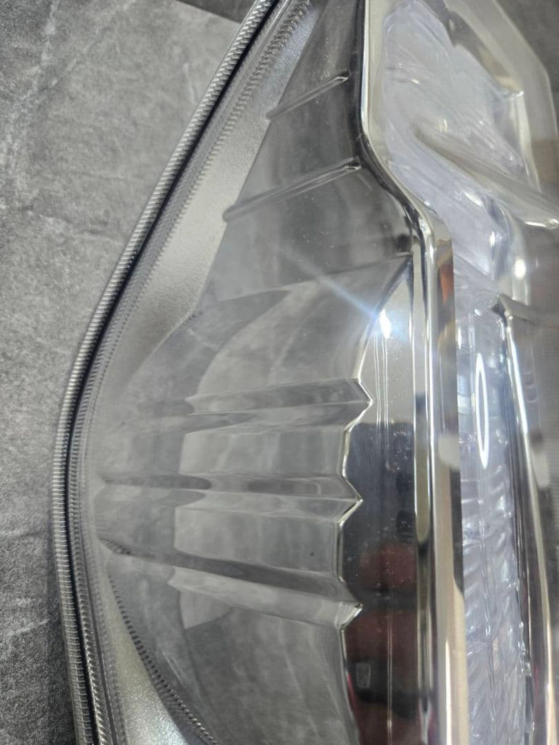 LA600S 　ダイハツ　タント　カスタム　テールランプ　助手席