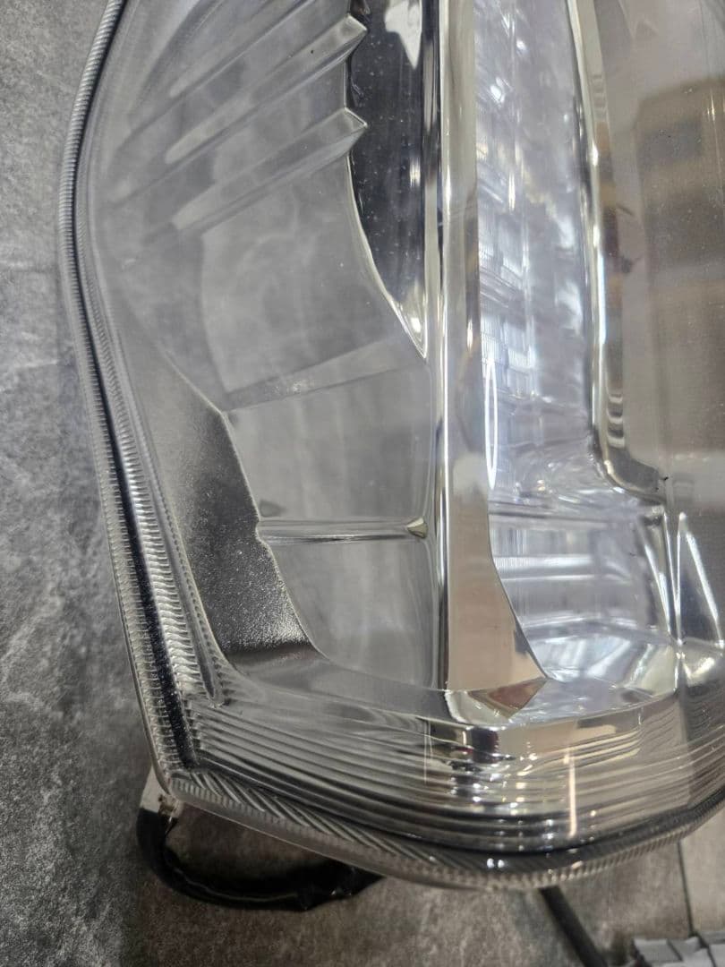 LA600S 　ダイハツ　タント　カスタム　テールランプ　助手席