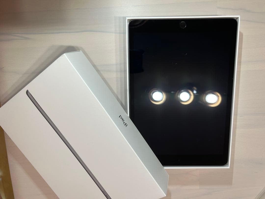 美品✨️iPad 第9世代 64GB 箱、充電器付き、WiFi 本体