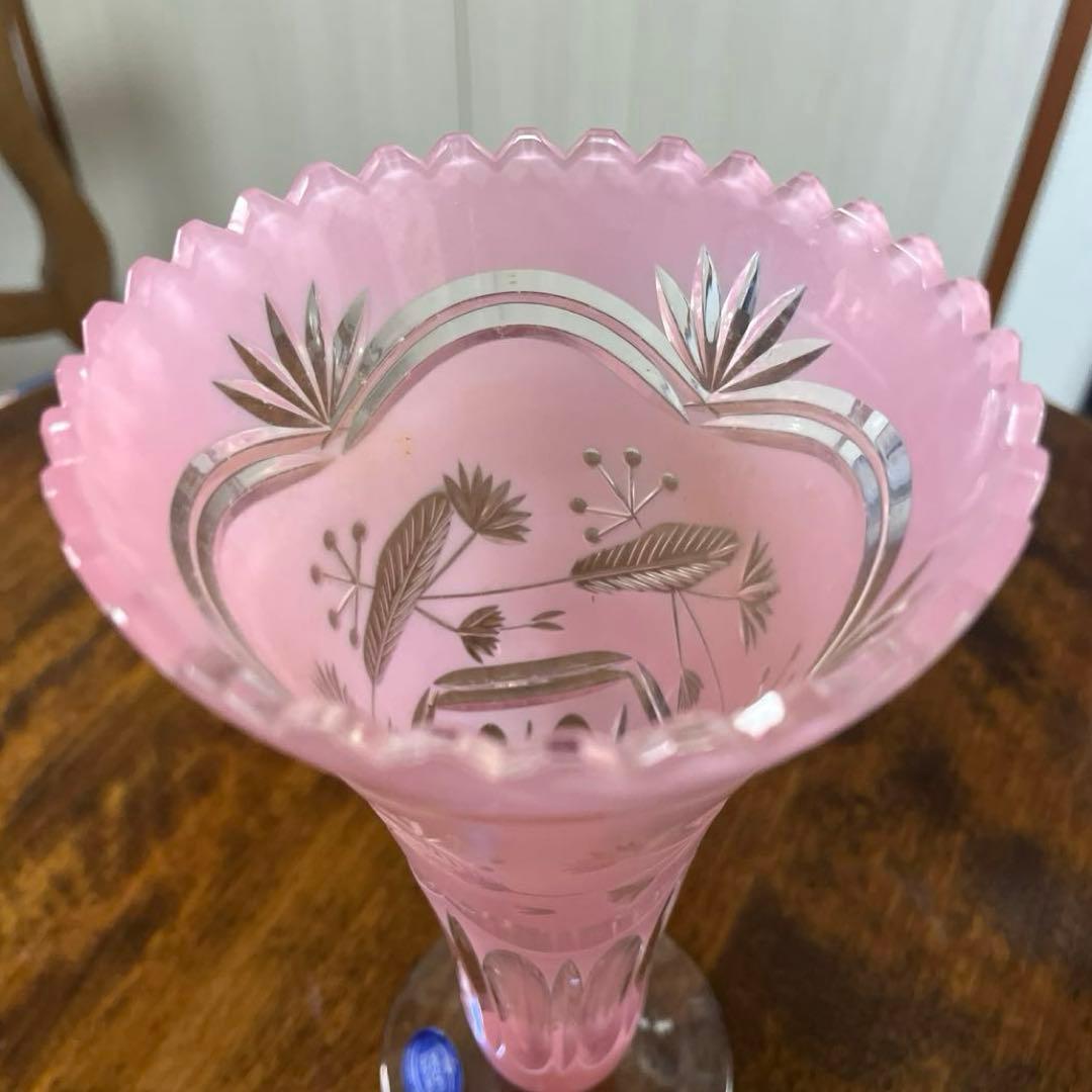 ドレスデンクリスタル ピンク被せガラス 花瓶 ハンドカット フラワーベース