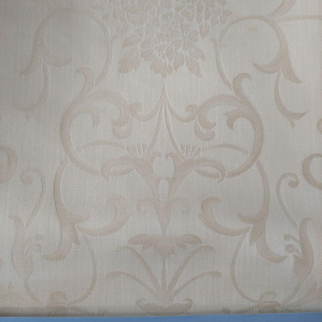 【新品、未使用品】　テーブルクロス　140×140