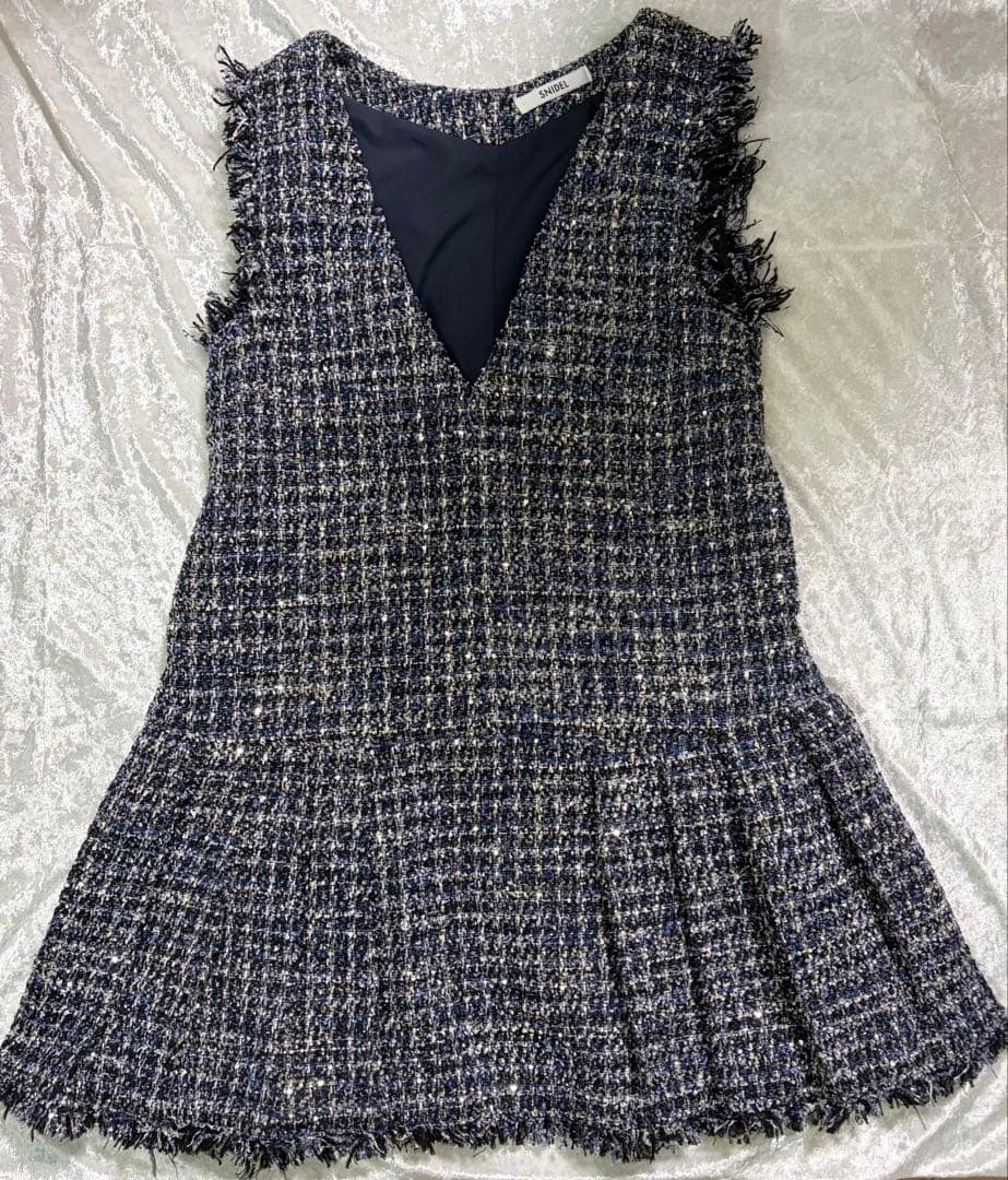 SNIDEL Vネックツイードジャンスカ【カンヘウォン着用】 ネイビー