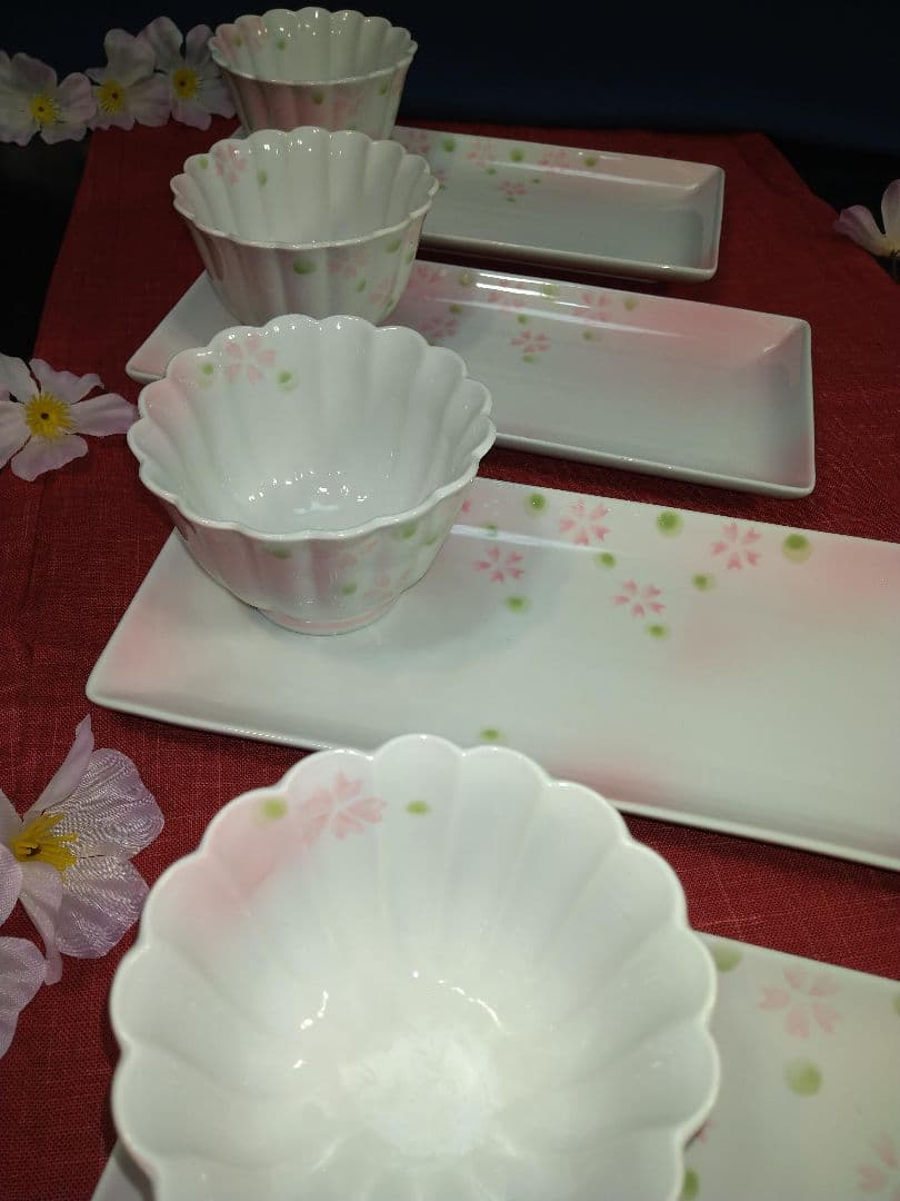 ♣素敵な桜【おもてなし】⬛有田焼・一峰・三峰窯の春桜柄輪花皿・長皿⬛２組４皿