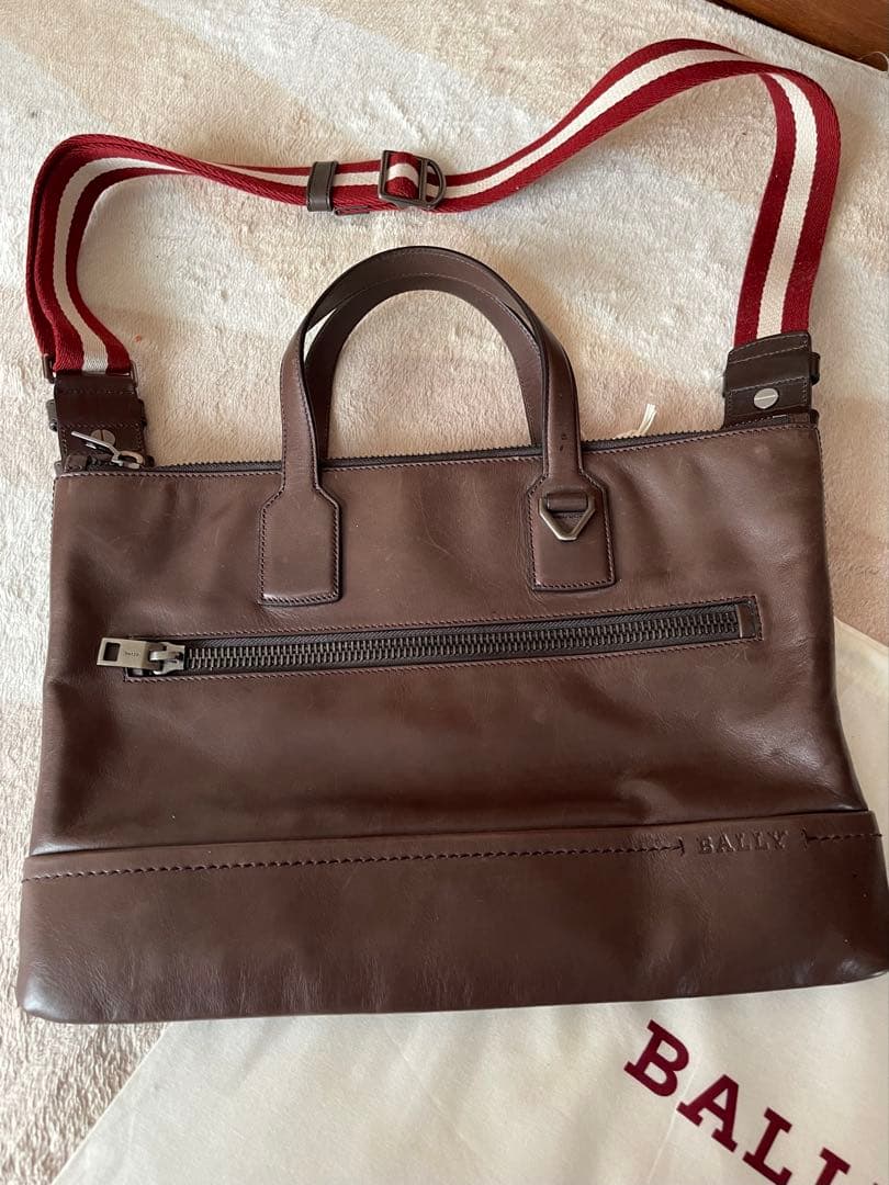 【最終値下　超美品】　BALLY ダークブラウンレザーショルダーバッグ