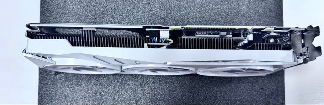 グラフィックボード・グラボ・ビデオカード GeForce RTX4070 GAMING X SLIM WHITE 12GB