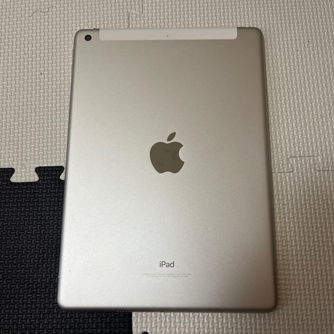 iPad 第6世代シルバー JEtechカバー付き